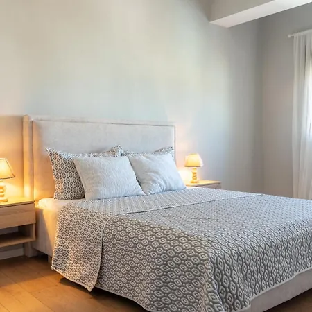 Emma 2br, 2 Bath & Balcony * Tirana