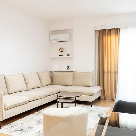 Emma 2br, 2 Bath & Balcony *