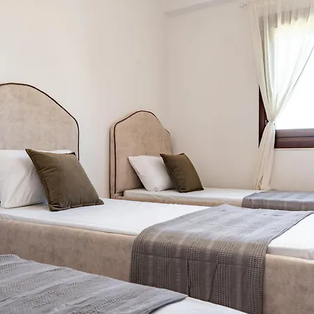 Lejlighed Emma 2br, 2 Bath & Balcony Tirana