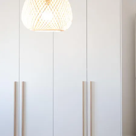 Emma 2br, 2 Bath & Balcony Lägenhet *