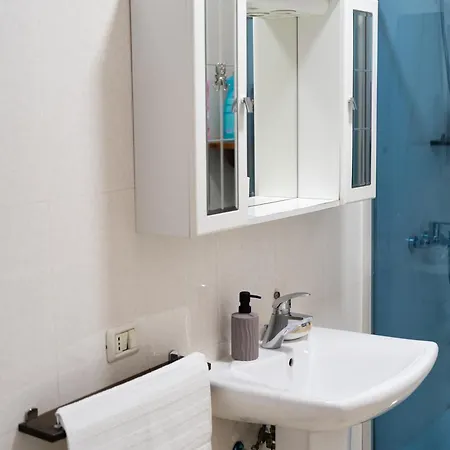 Emma 2br, 2 Bath & Balcony Tirana