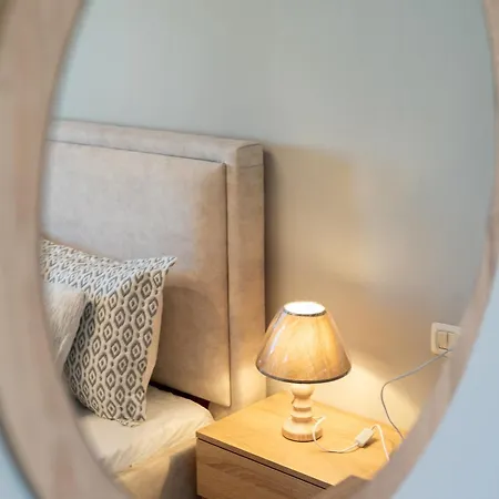 Emma 2br, 2 Bath & Balcony Lägenhet *