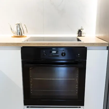 Lägenhet Emma 2br, 2 Bath & Balcony