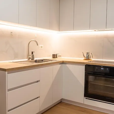 Lägenhet Emma 2br, 2 Bath & Balcony *