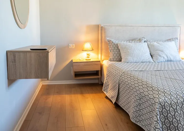 Emma 2br, 2 Bath & Balcony Appartamento