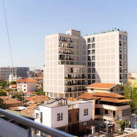 Emma 2br, 2 Bath & Balcony Appartement