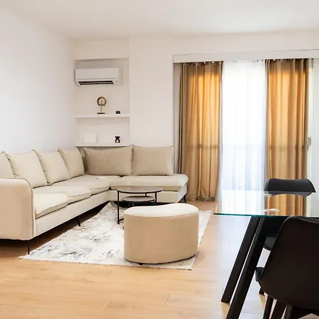 דירה Emma 2br, 2 Bath & Balcony