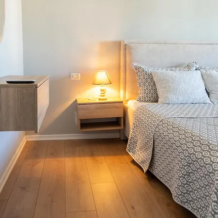 Emma 2br, 2 Bath & Balcony Apartman
