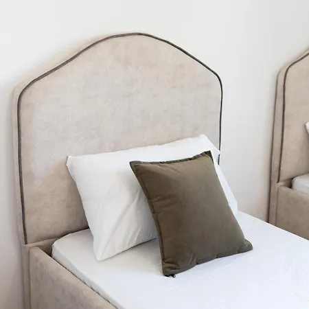 Emma 2br, 2 Bath & Balcony דירה