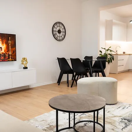 Emma 2br, 2 Bath & Balcony * Tirana