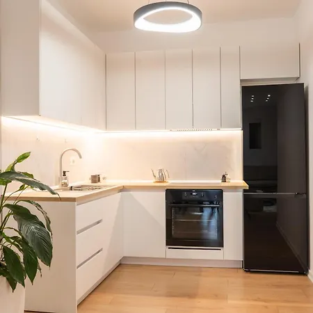 Apartman Emma 2br, 2 Bath & Balcony Tirana