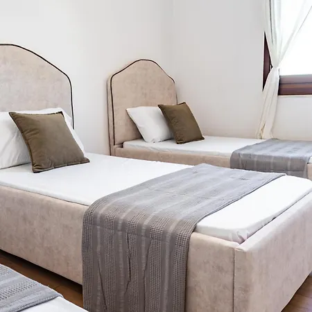 דירה Emma 2br, 2 Bath & Balcony *