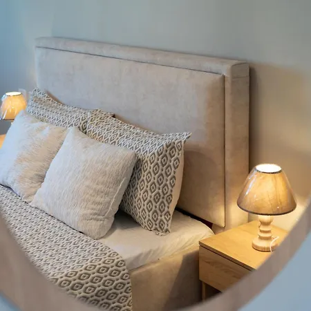 Emma 2br, 2 Bath & Balcony Apartman Tirana