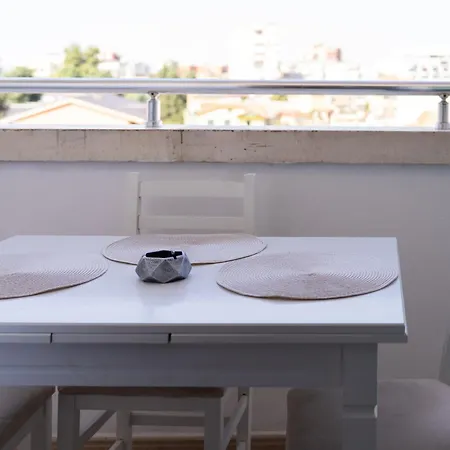 Apartman Emma 2br, 2 Bath & Balcony Tirana