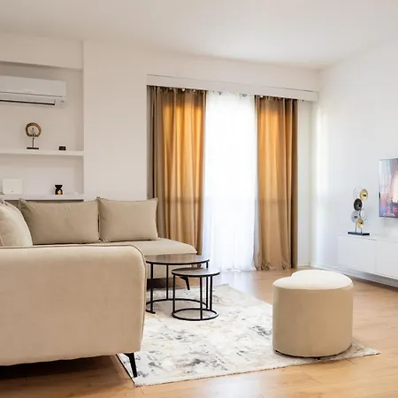 Emma 2br, 2 Bath & Balcony Apartman *