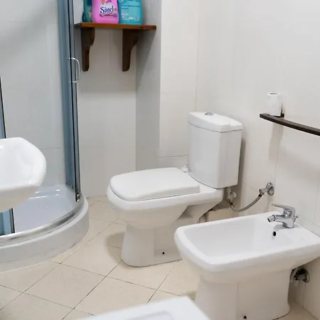 Emma 2br, 2 Bath & Balcony Apartman