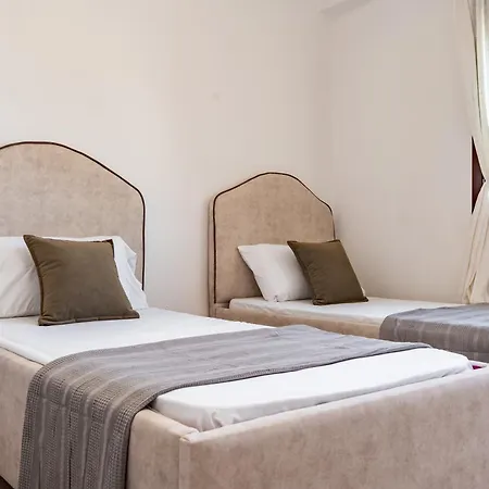 Appartement Emma 2br, 2 Bath & Balcony Tirana