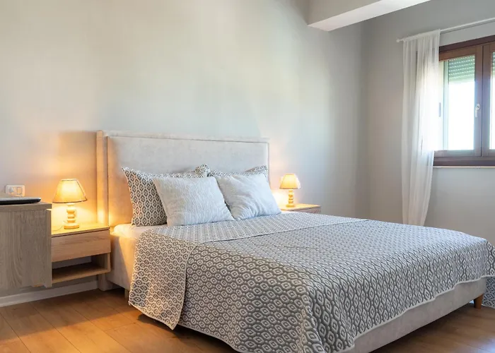 Emma 2br, 2 Bath & Balcony * 地拉那