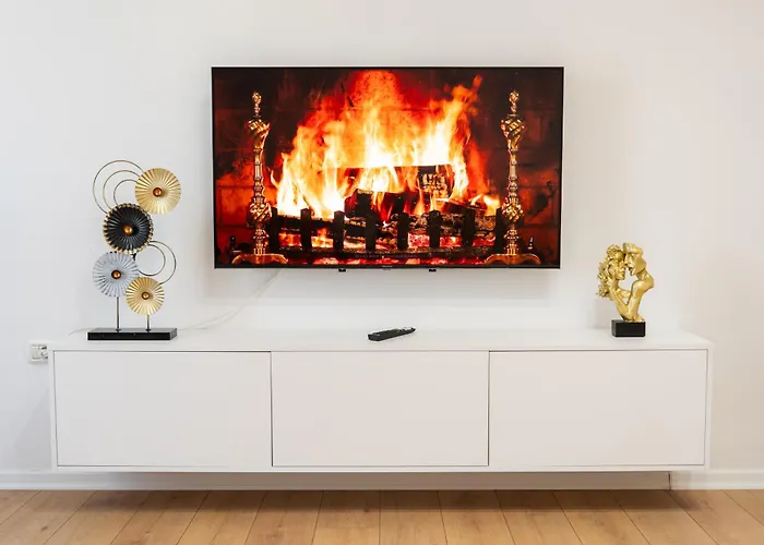 Emma 2br, 2 Bath & Balcony טיראנה