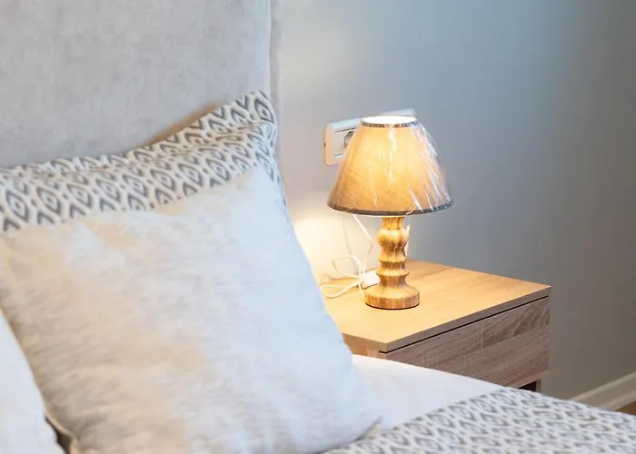 Emma 2br, 2 Bath & Balcony *