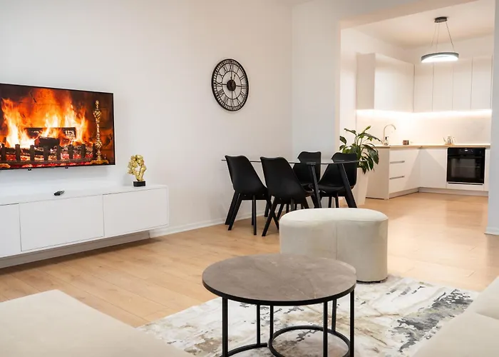 Emma 2br, 2 Bath & Balcony * 地拉那