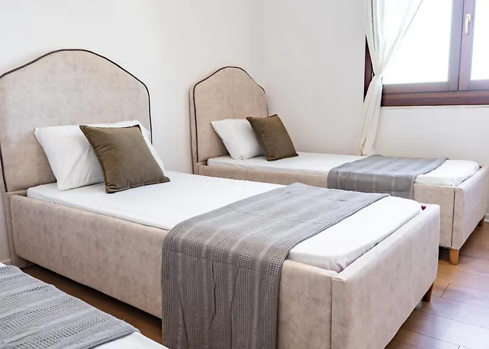 דירה Emma 2br, 2 Bath & Balcony *