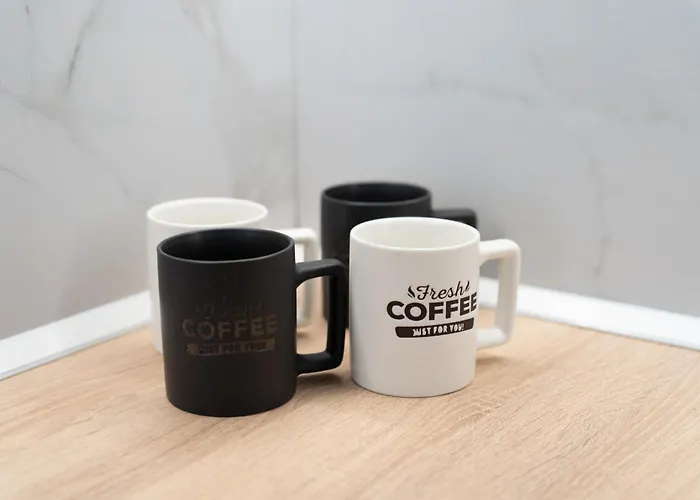 Emma 2br, 2 Bath & Balcony דירה