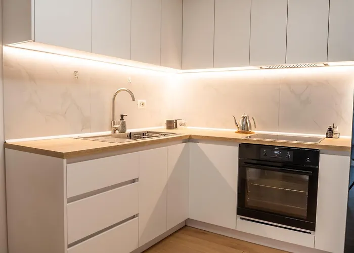 דירה Emma 2br, 2 Bath & Balcony *