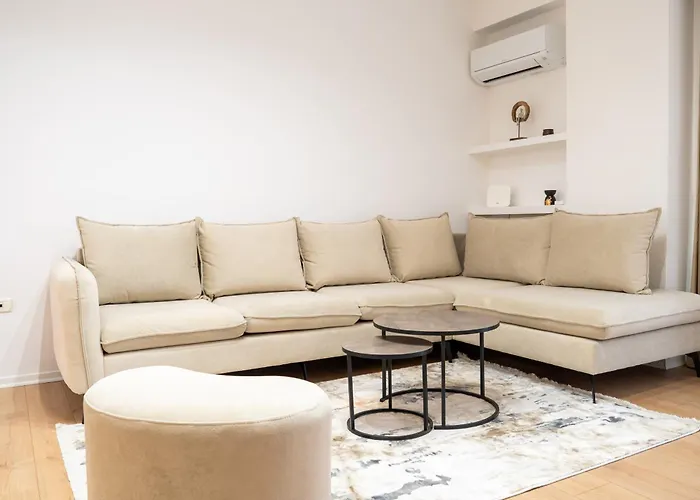 Emma 2br, 2 Bath & Balcony * טיראנה