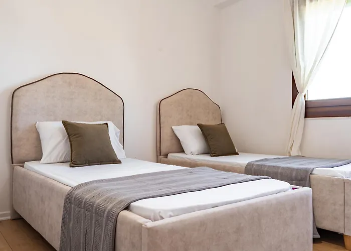 דירה Emma 2br, 2 Bath & Balcony טיראנה