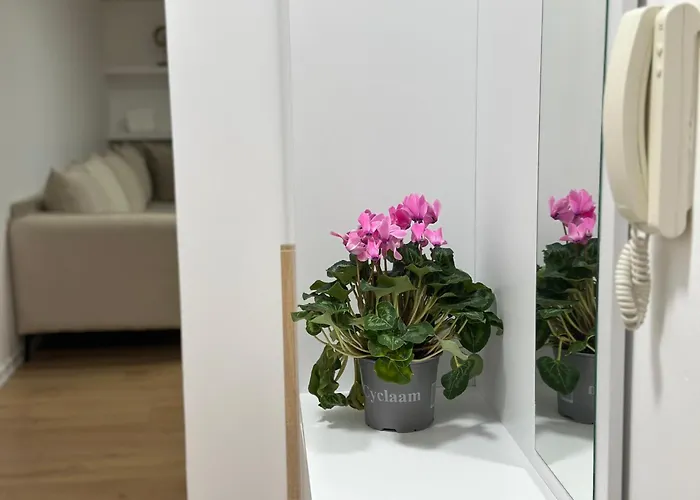 דירה Emma 2br, 2 Bath & Balcony טיראנה